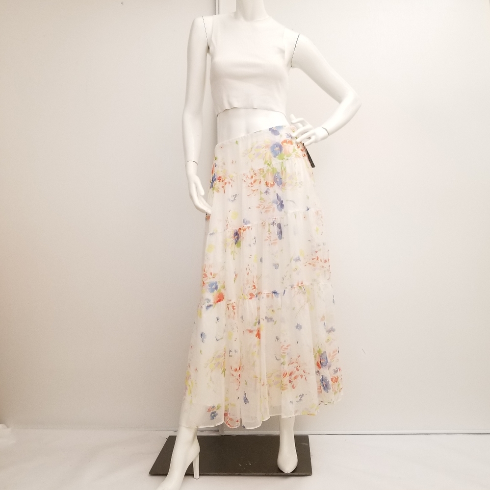 🔥SALE Lauren ralph Lauren floral Skirt
Size 10 not 2
Just be careful!